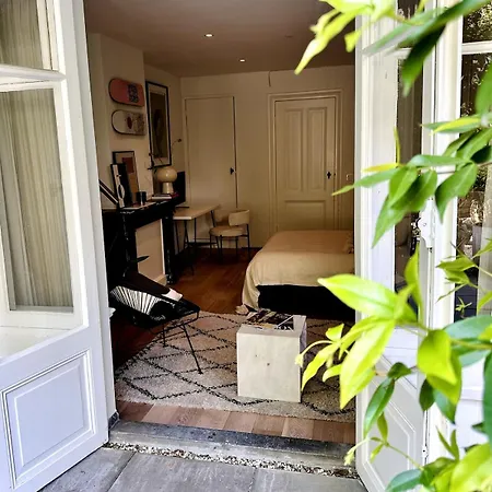 Apartment Wonderful With Beautiful Garden And Kitchen