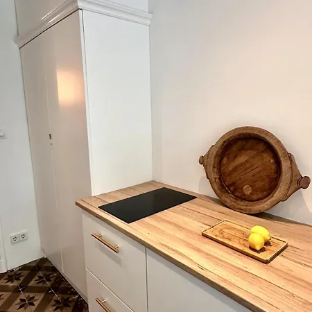 Apartment Wonderful With Beautiful Garden And Kitchen *