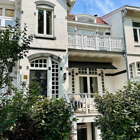 アパート Wonderful With Beautiful Garden And Kitchen *