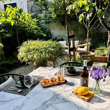 Wonderful With Beautiful Garden And Kitchen *