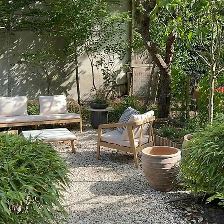 アパート Wonderful With Beautiful Garden And Kitchen *