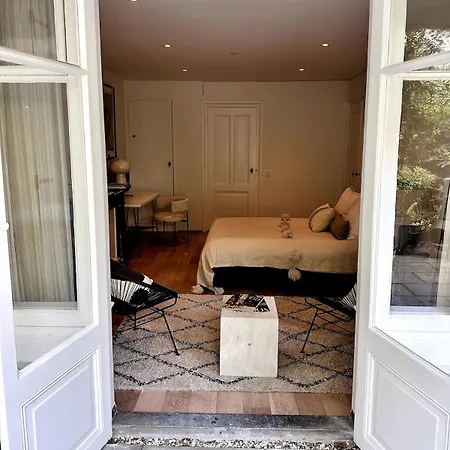 Wonderful With Beautiful Garden And Kitchen Daire Lahey