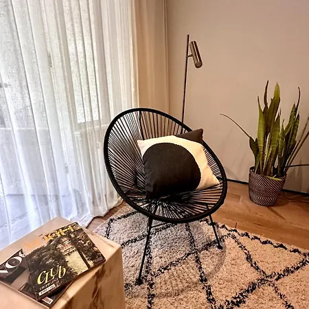 Wonderful With Beautiful Garden And Kitchen Apartment
