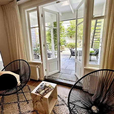Wonderful With Beautiful Garden And Kitchen *