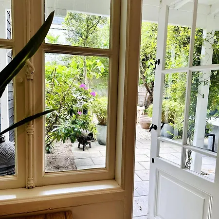 Wonderful With Beautiful Garden And Kitchen Apartment *